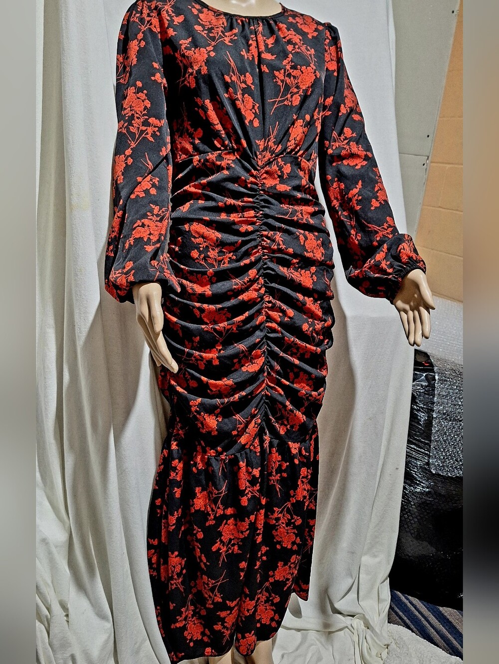 Black & Red Floral Ruched Long Sleeve Dress